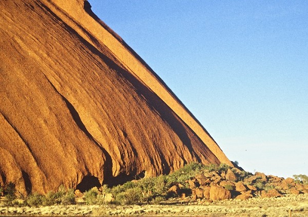 Ayer's rock, - a different aspect. Photo: L. Bobke